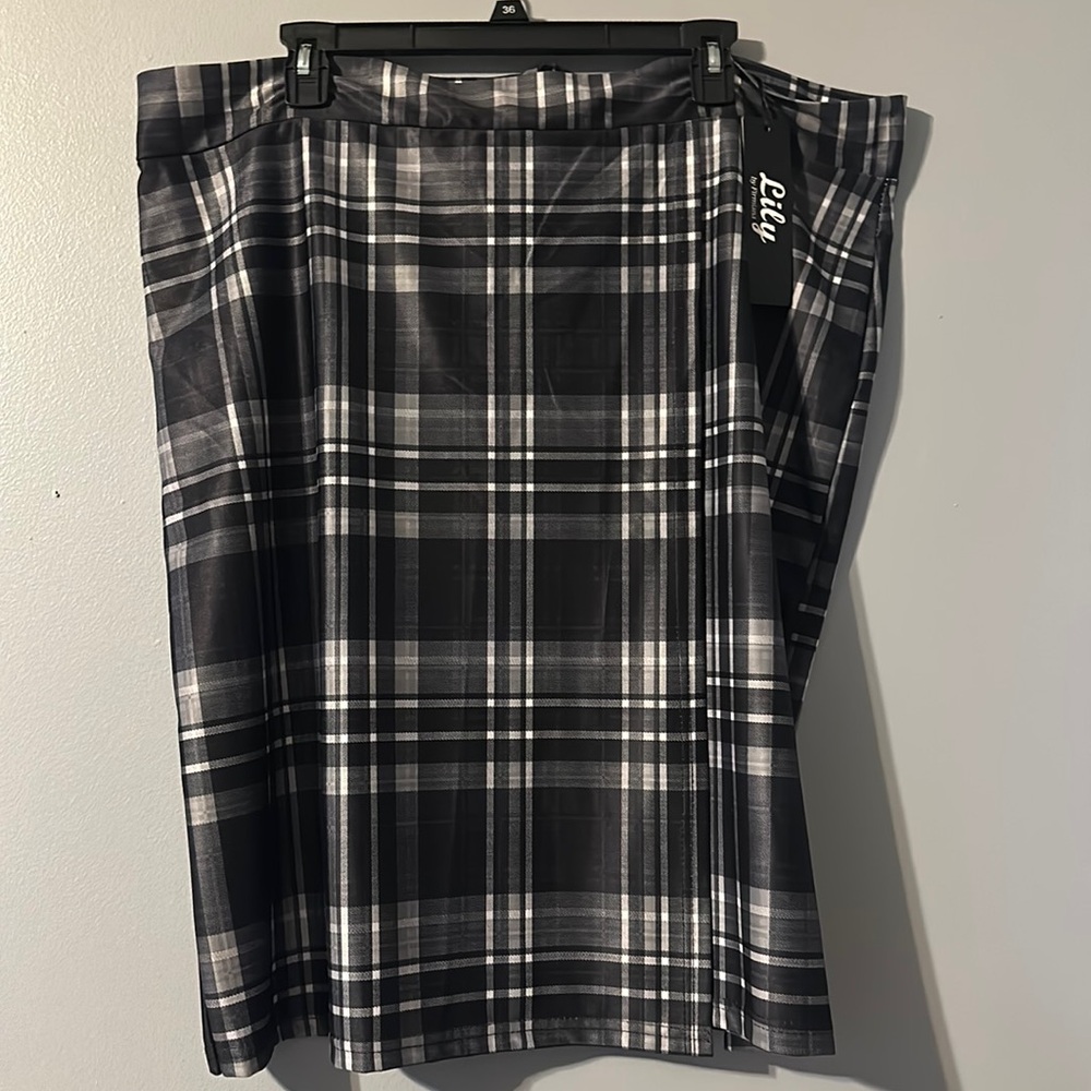 Lily 4X Black & Gray Skirt NWT